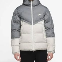 Nike Puffer Jacket Grey/White - Medium 