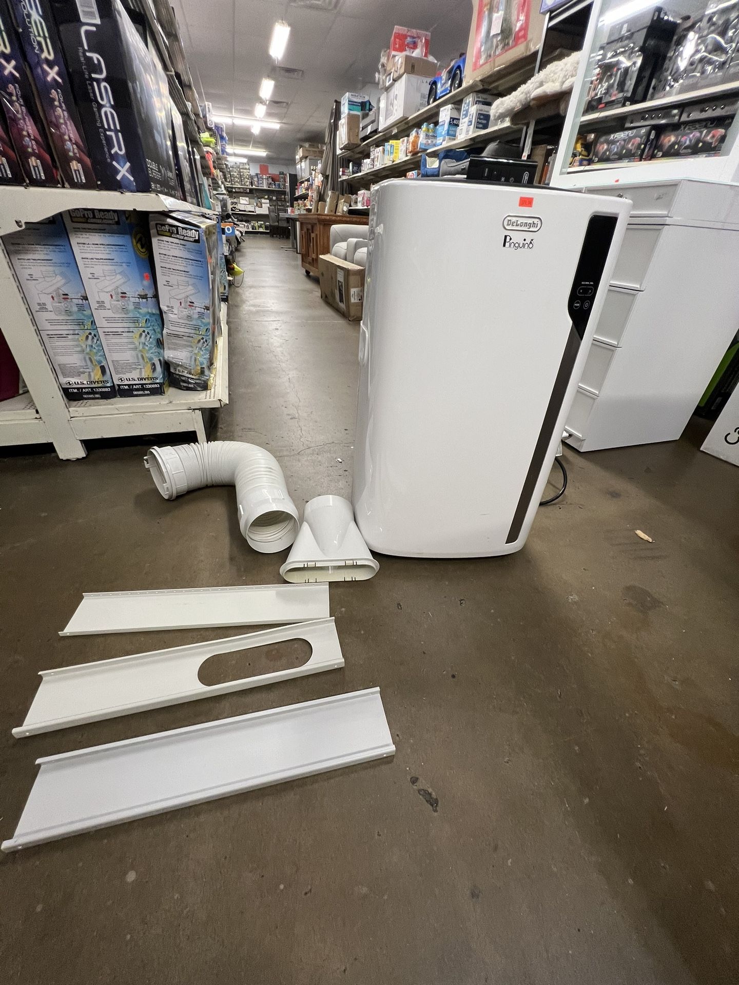 De'Longhi Pinguino 4-in-1: Air Conditioner, Heater, Dehumidifier, and Fan 12500 BTU