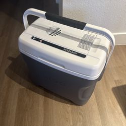 Igloo Electronic Cooler/fridge 