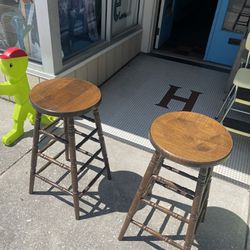 PAIR OF WOODEN BARSTOOLS 