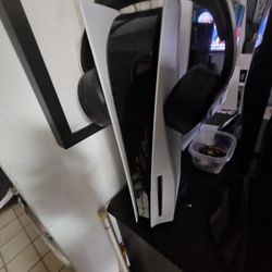 PS5 DISK Controlers Headset And A Monitor 