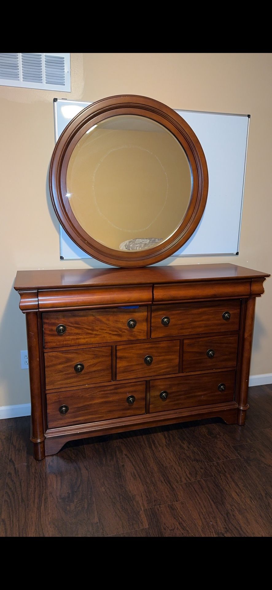 Bed & Drawer dresser