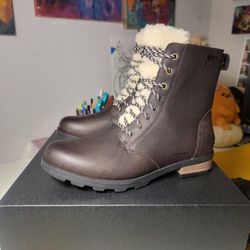 SOREL  Lace-Up Boot Size 7.5 NEW