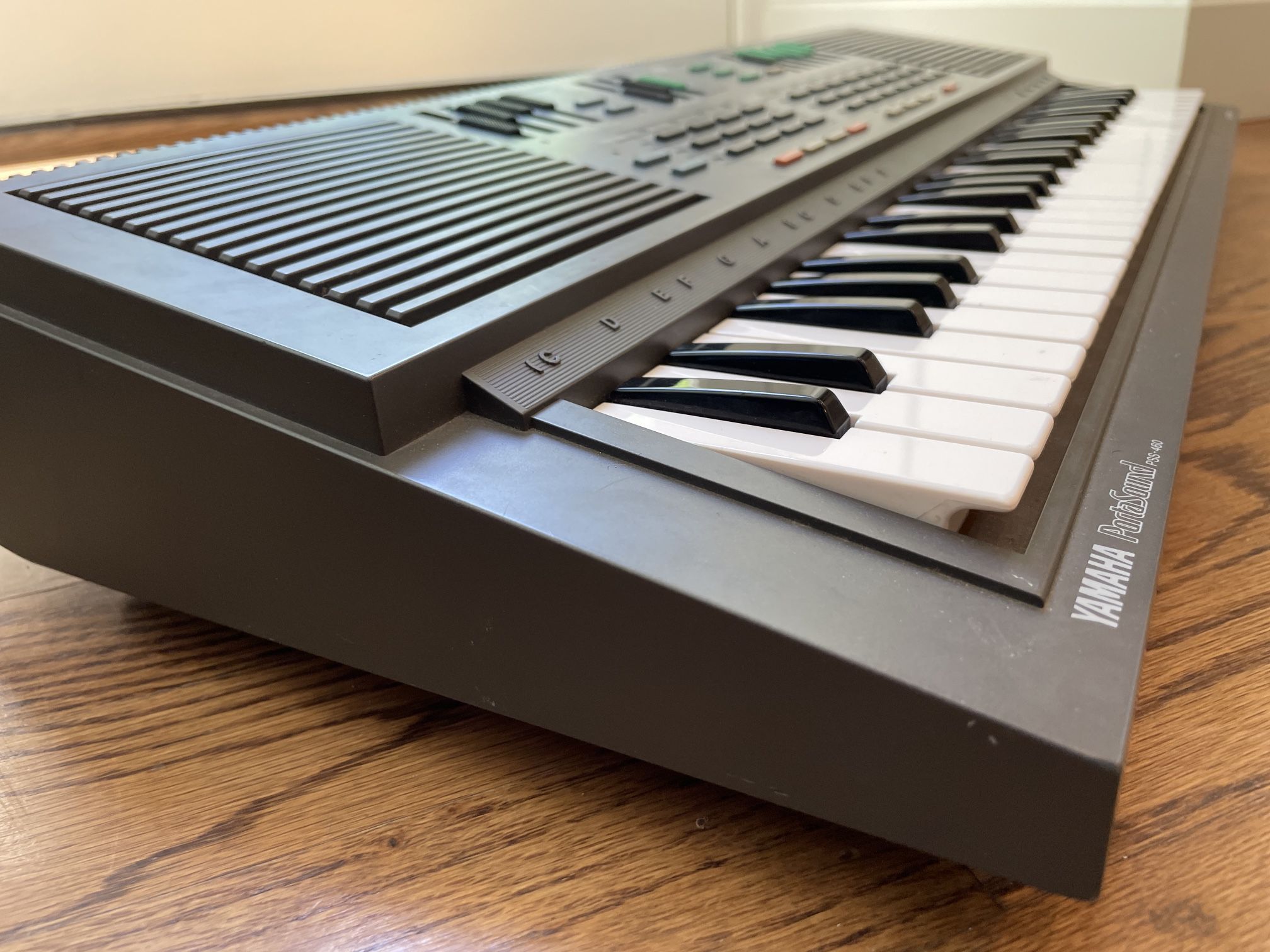 Yamaha PSS-460 49-VTG Key Synthesizer Keyboard w/ Power Cable- Tested And Works! Condition is pre owned and perhaps shows some signs of light cosmetic