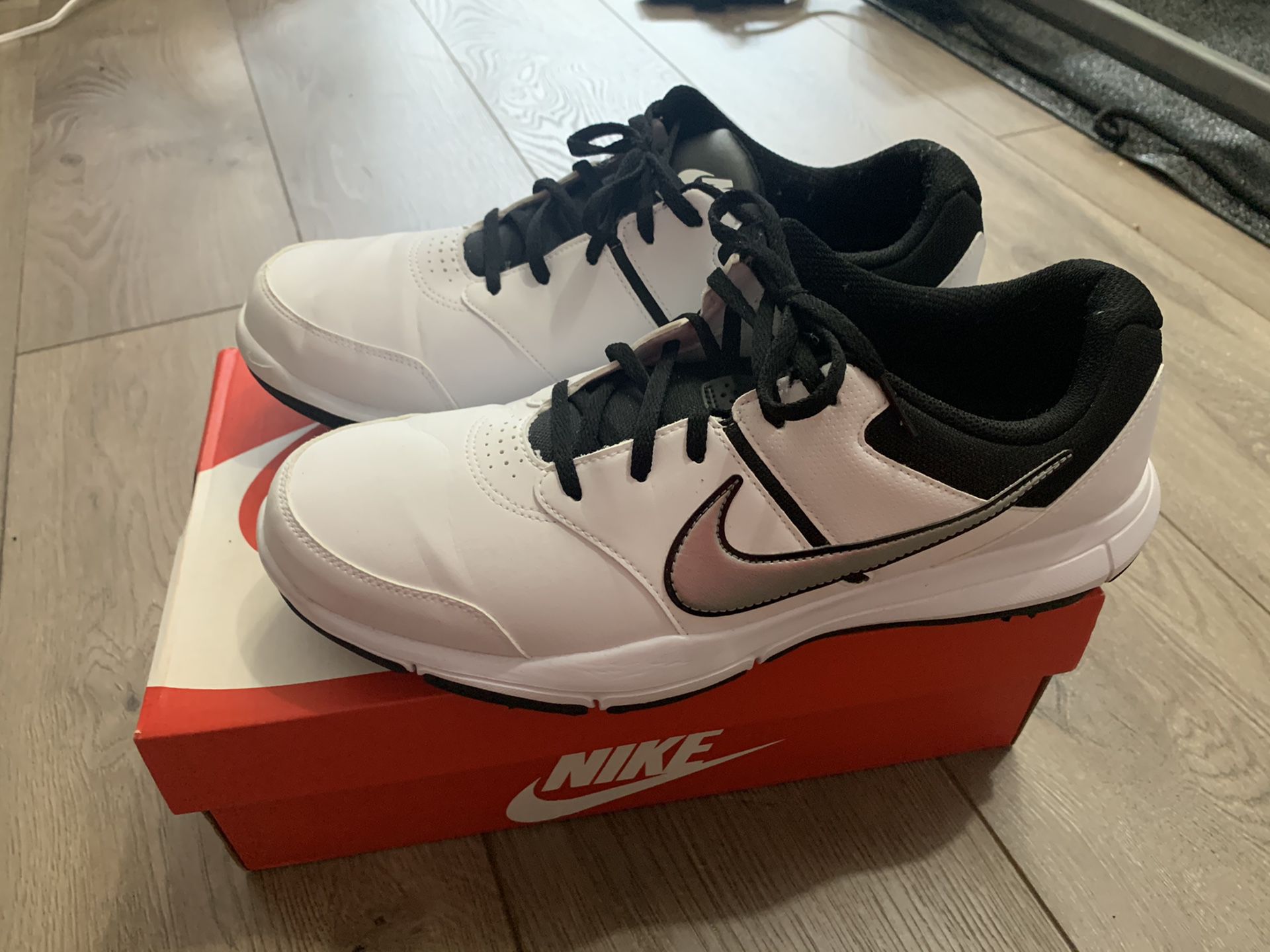 Nike men’s spike golf shoes size 10
