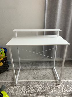 Small computer desk