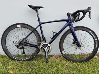 🚴🏻Scott Addict Contessa Disc Carbon Road Bike – Size 50 Shimano Groupset SuperTeam Carbon Wheelset  Lightweight, fast, and super clean Scott Addict 