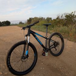 Trek Roscoe 6 Small Frame Feels Medium MTB  27.5 Tires 