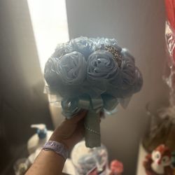 Light Blue Quince Ramo