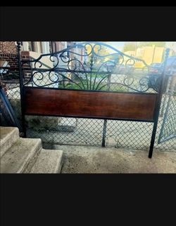 King sz metal frame bed