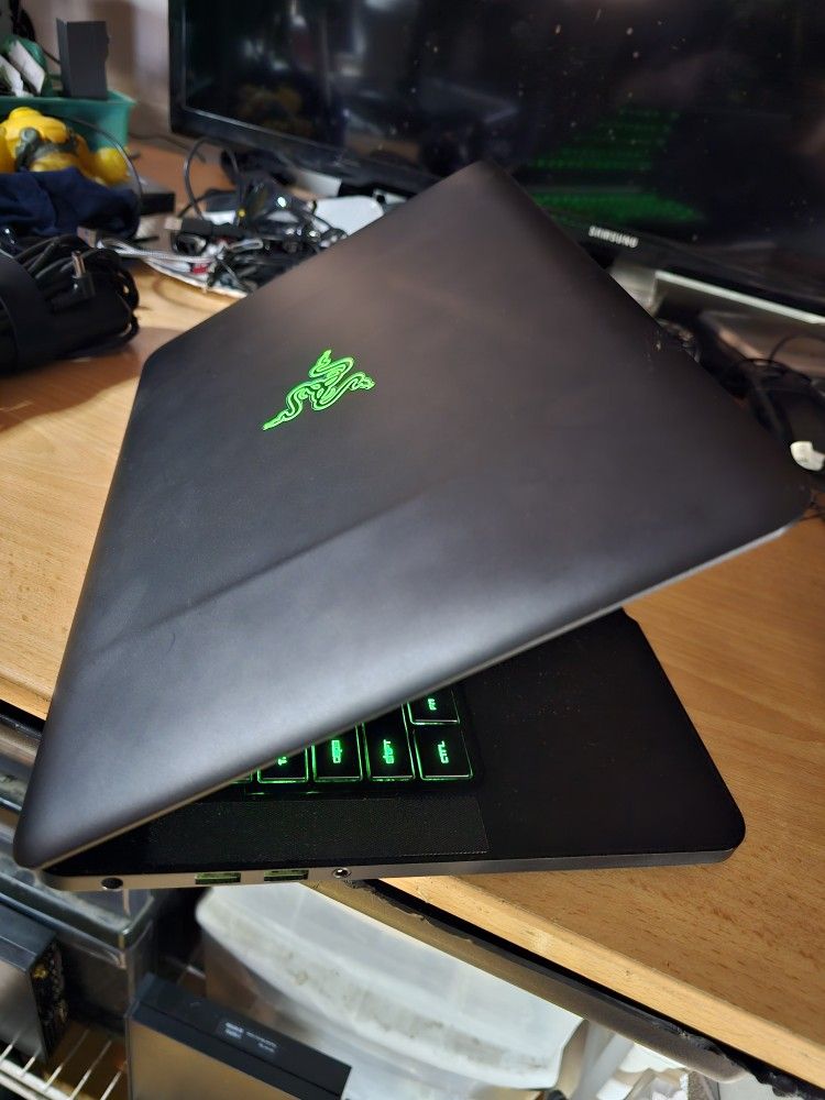Razer Blade 14  Touchscreen Gaming PC i7-2,60GHz-CPU 16GB Ram 512GB NVMe M.2 SSD GPU GTX 