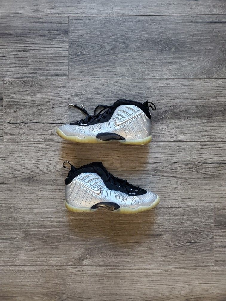 Nike Air Foamposite Metallic Silver GS Size 7Y Women