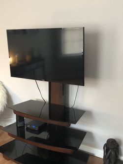 TV samsung with the table