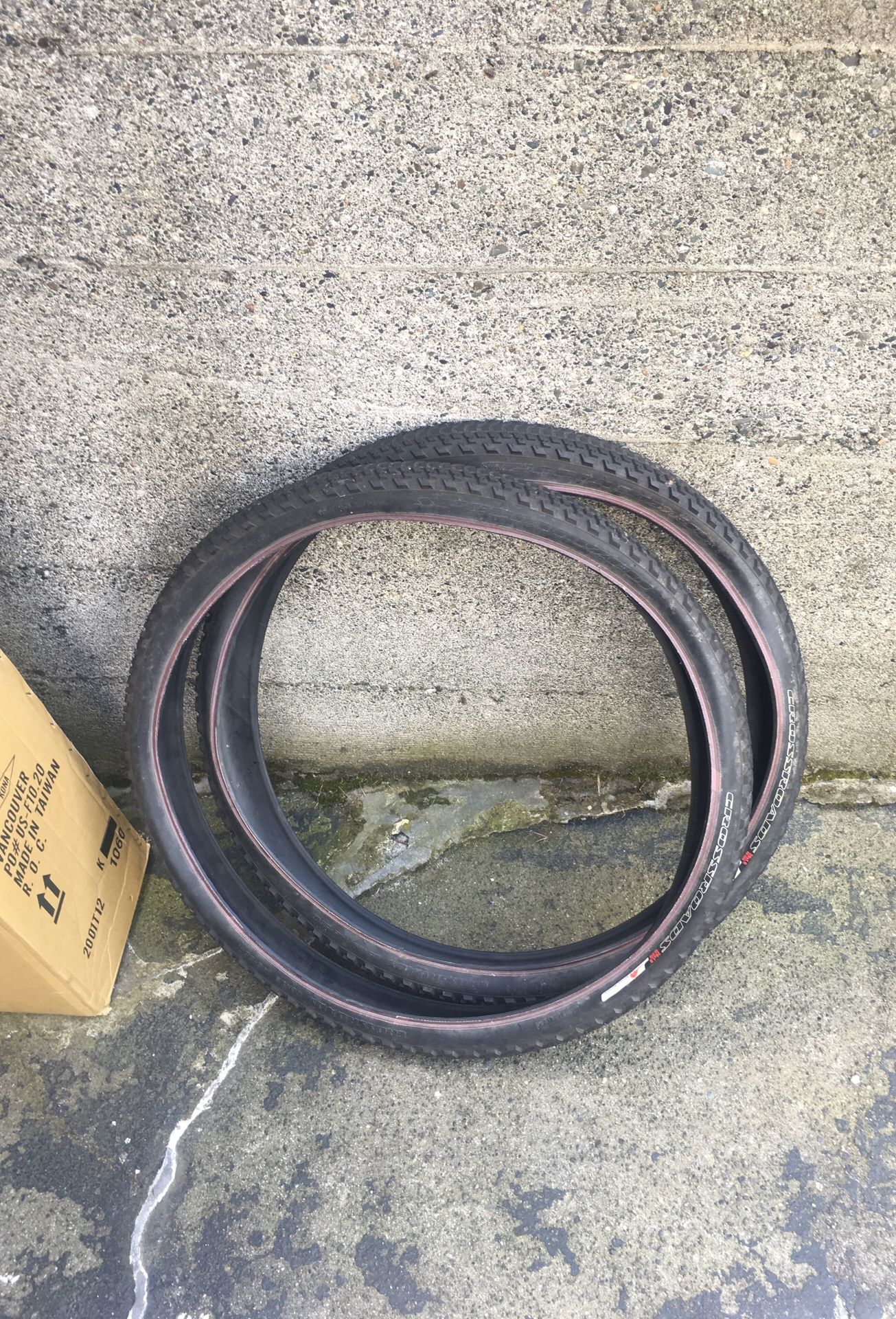 Specalized crossroads tires 26in