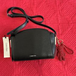 New Calvin Klein Ladies Over The Shoulder Cross Body Ladies Bag 25$.