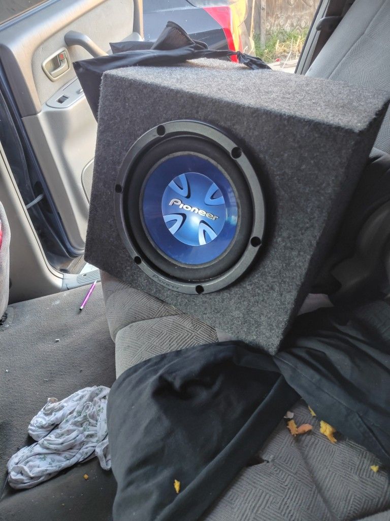 Size 10 Pioneer Kicker With A 500 W Soundstorm App Amp