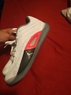Basketball shoes