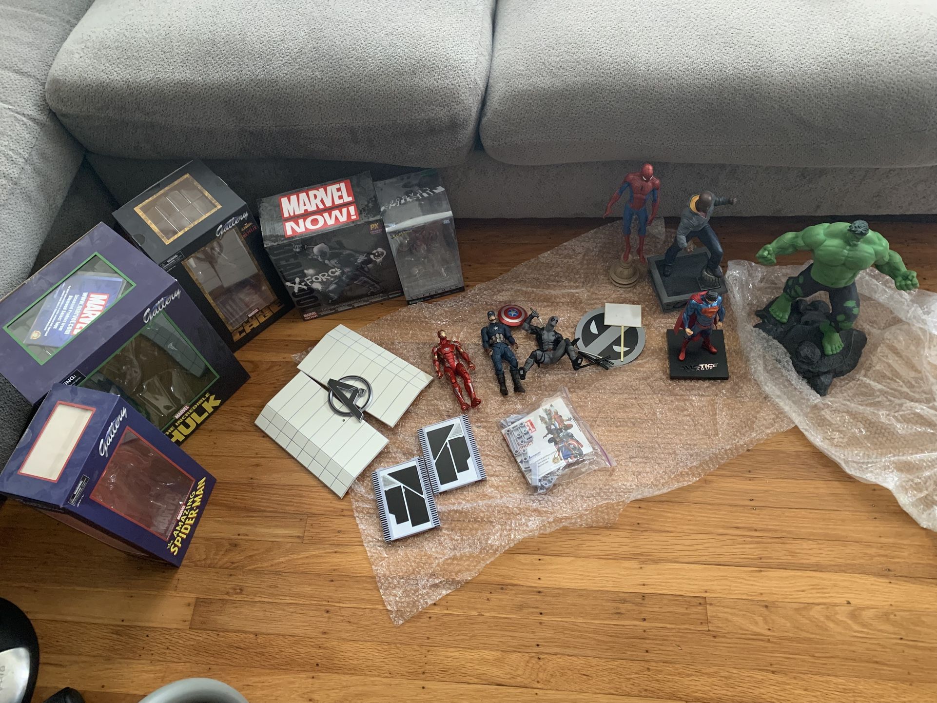Single Lot - Marvel, DC Figures / Statues