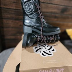 Womens Size 6 Boots ( Could Fit Girls Size 4.5y)