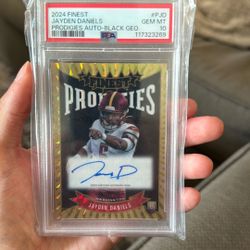 2024 Topps Finest Jayden Daniels Finest Prodigies Black Geometric Auto /25 PSA 10
