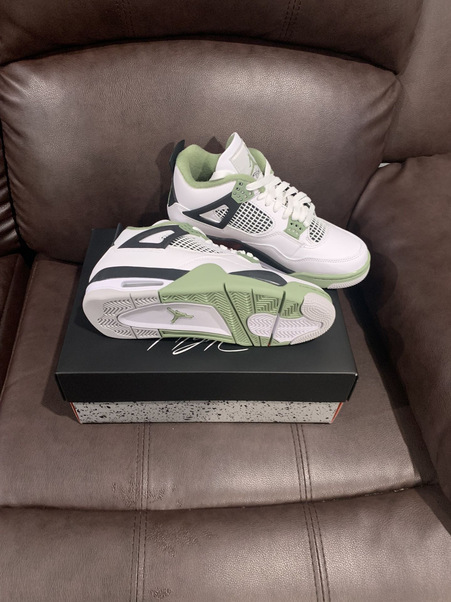 Air Jordan 4 Retro Seafoam (Women's) for Sale in San Diego, CA - OfferUp