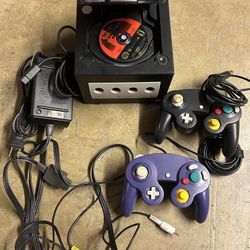 Black gamecube with two controllers and smash melee, does not work