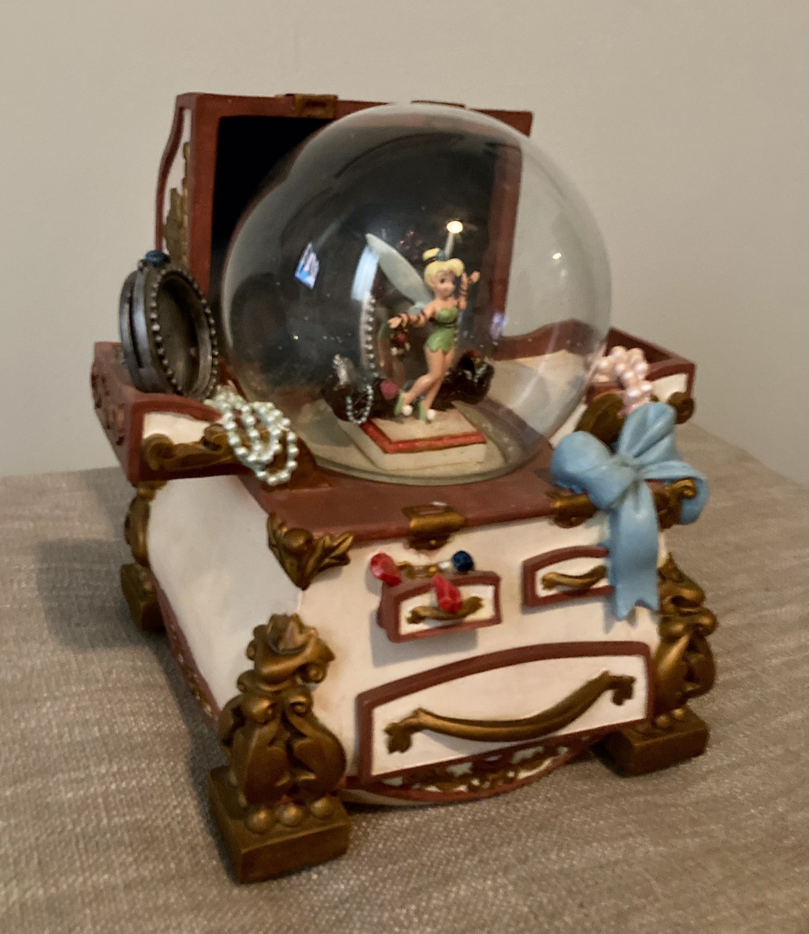 Disney TinkerBell Treasure Chest Snow Globe