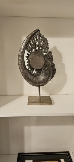 Shelf decor