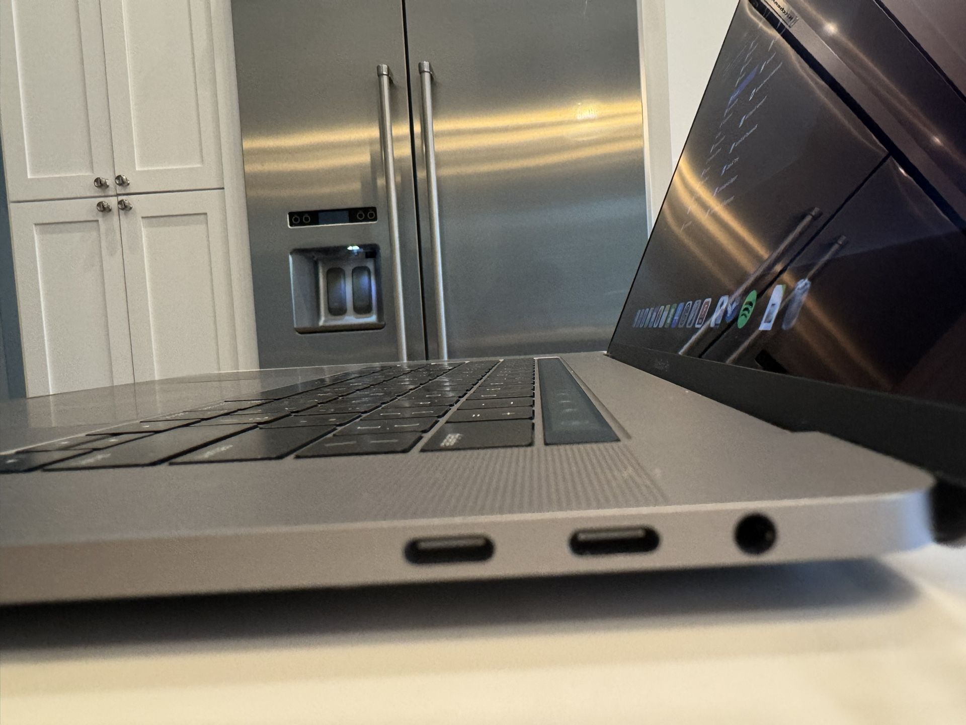 2018 MacBook Pro 15 i7, 32GB RAM, 1TB SSD, Radeon Excellent Condition