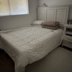 QUEEN BED *MIRROR INCLUDED*