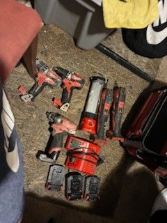 Millwaukee Tools Set