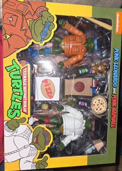 NECA Teenage Mutant Ninja Turtles Punk Leonardo & Punk Raphael 2-Pack Figures $45