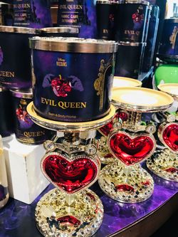 Beautiful Limited Edition!©️Disney Villains BATH & BODY WORKS🗡🪞♥️👑EVIL QUEEN pierced heart pedestal 👑♥️🪞🗡3-wick Candle Pedastal