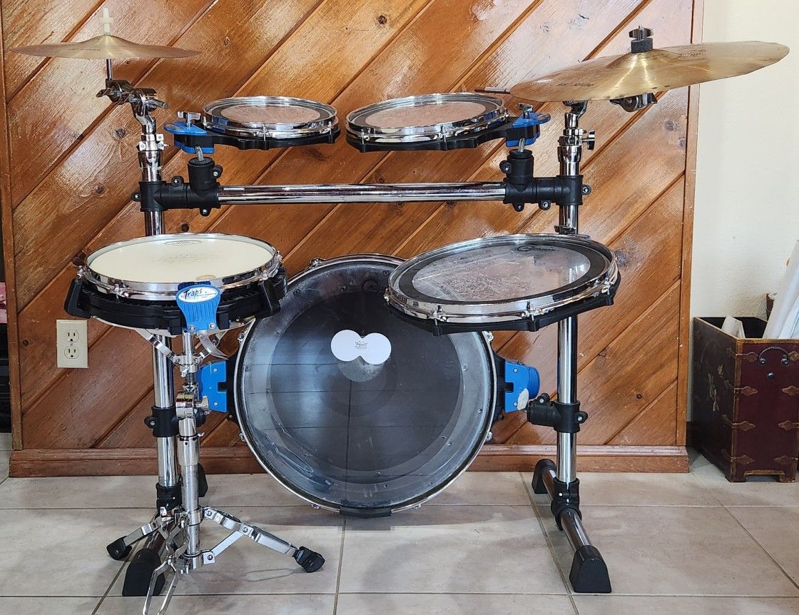 5 piece Traps A400 portable drum kit.