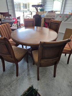 Dinning room table  54 inches round