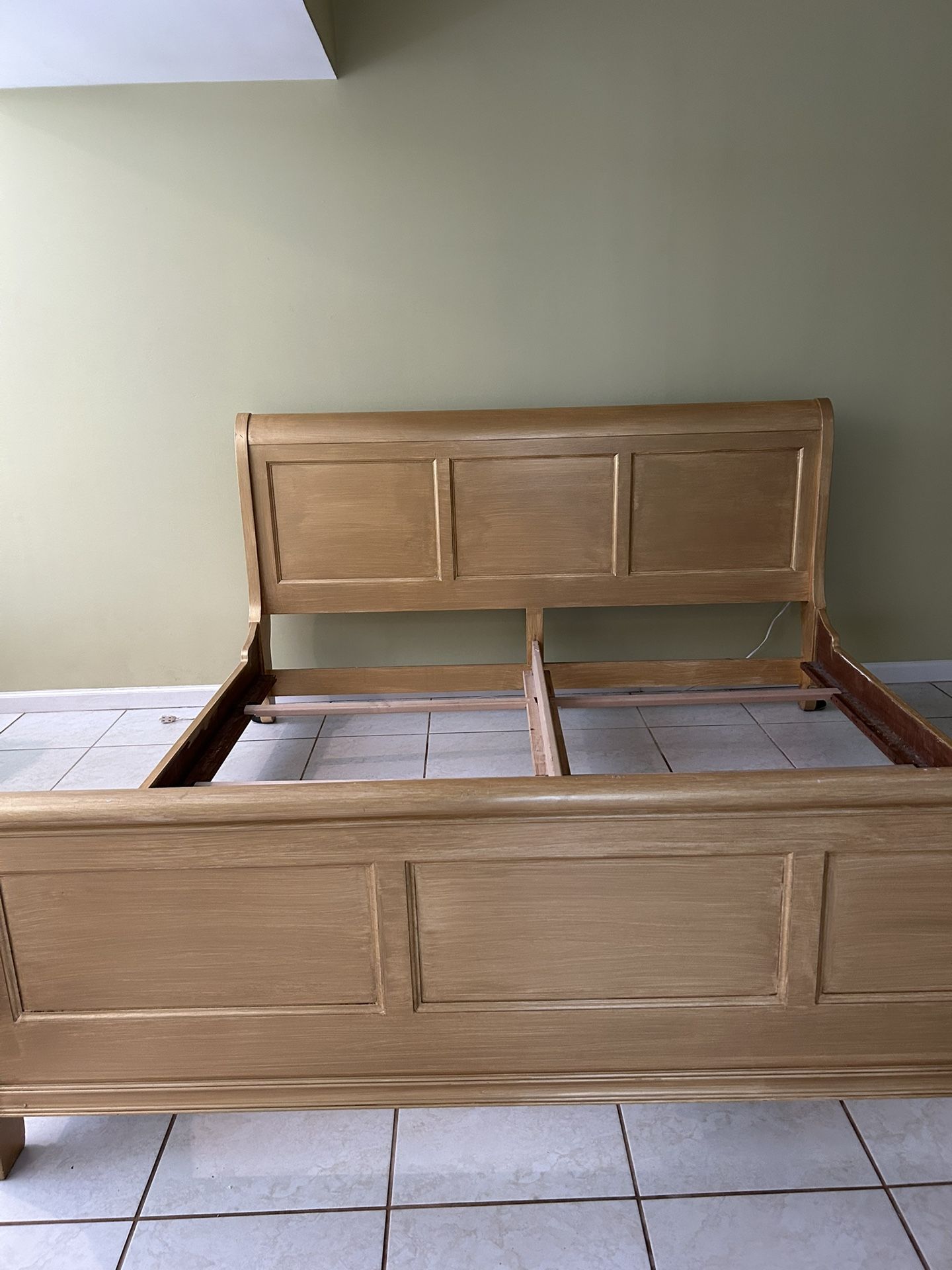 Bed/ Headboard
