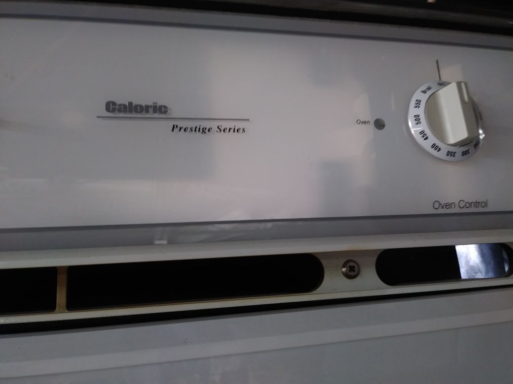 24 in single gas wall oven caloric prestige series for Sale in El Paso, TX OfferUp