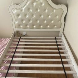 WHITE FULL BED WITH TWIN TRUNDLE 

