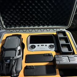 DJI Mavic 3 Pro Fly More Combo 