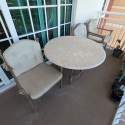 Free Outdoor dining Set