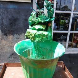 🐸 Fountain ⛲️.  New Pump With Light.   ---NOT HEAVY