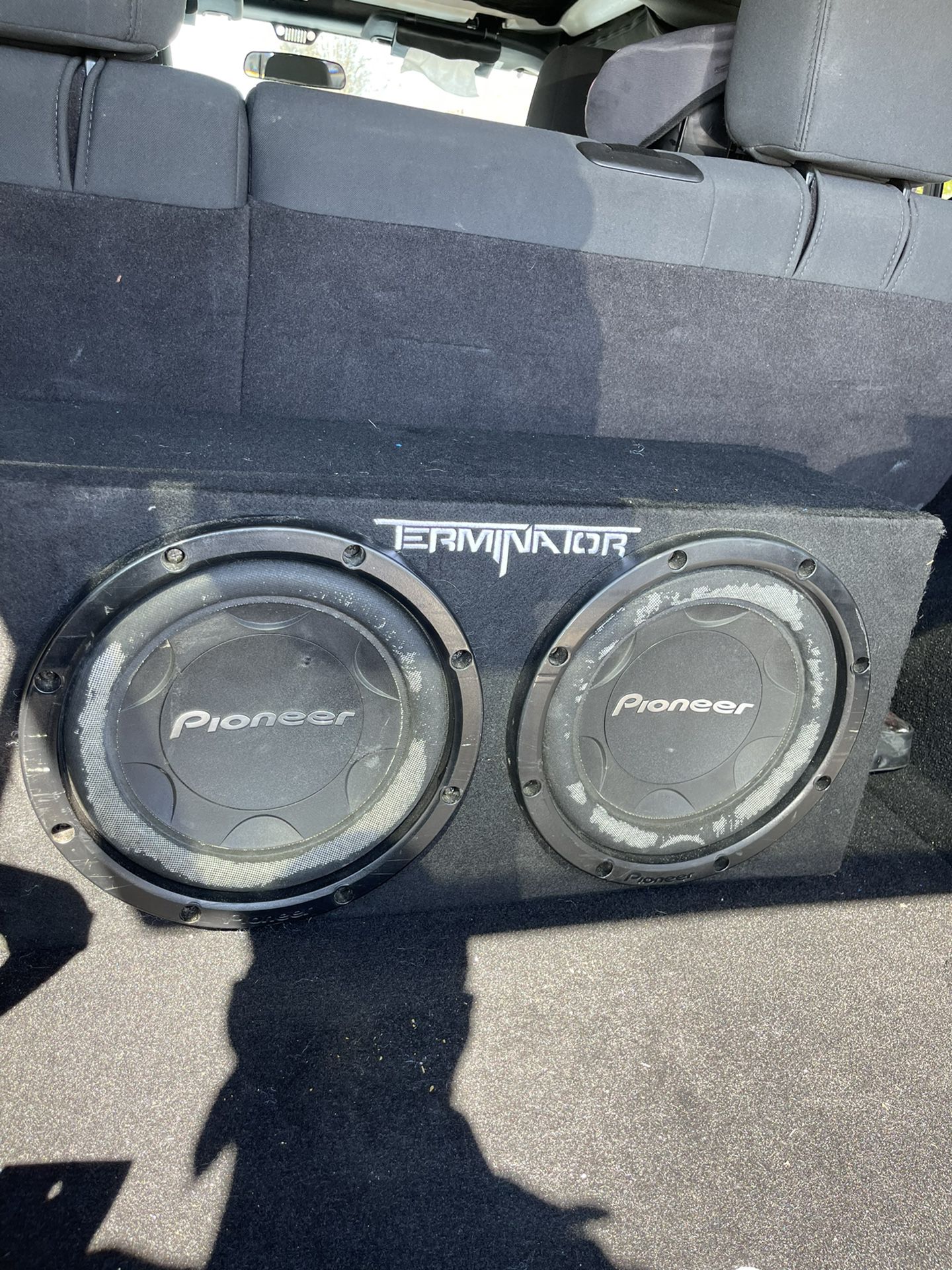Two 12” subwoofer with amp 