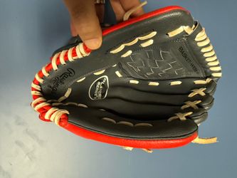 The Rawlings Players Series PL115G 11.5" Basket Web Leather Glove is designed for all positions in baseball and softball. Featuring a slip-on closure 
