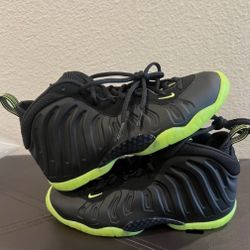 nikee foamposties green & black , size 6.5