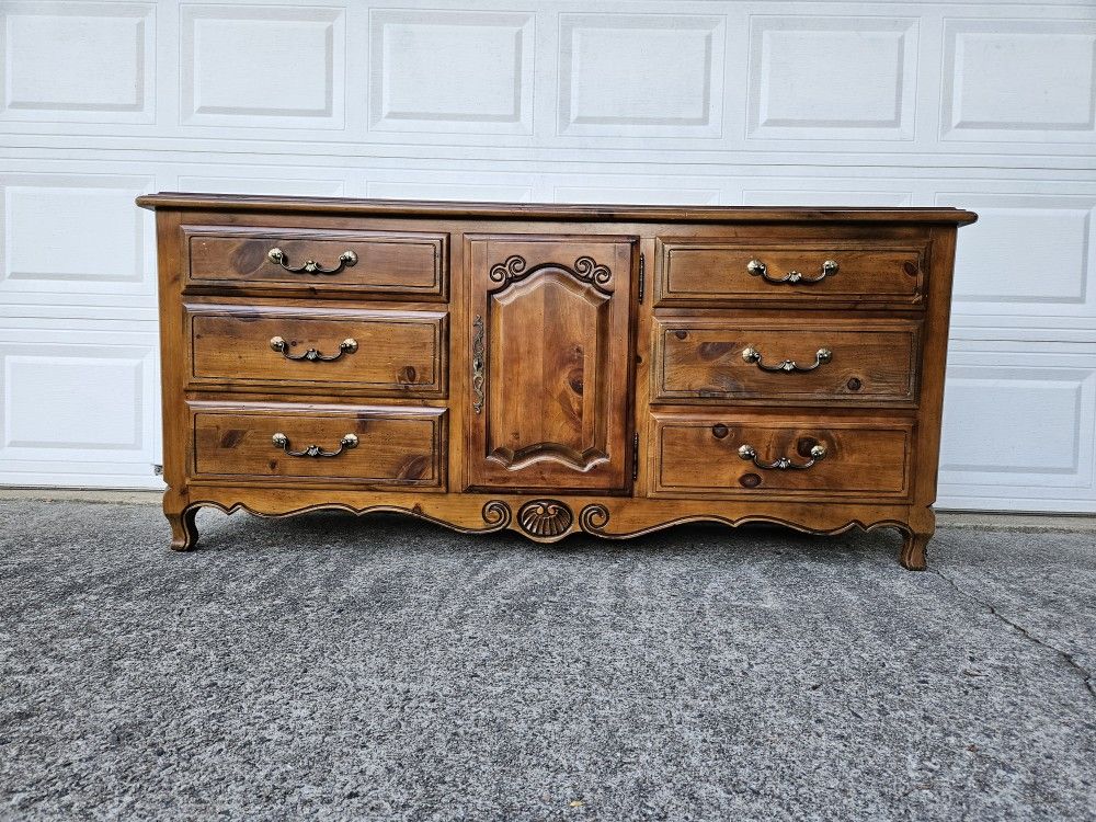 Ethan Allen Country French Dresser