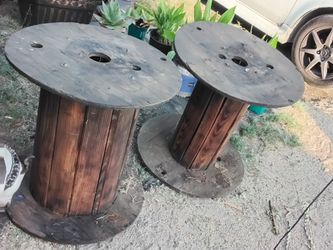 Set of 2 wooden spools
