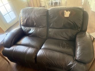 Free reclining love seat