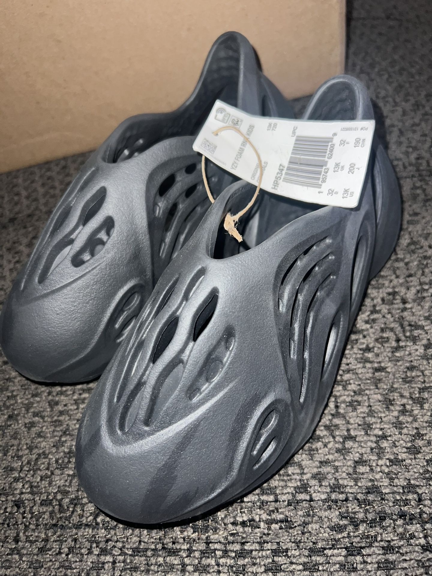 Adidas Yeezy Foam RNR Onyx Size 13k