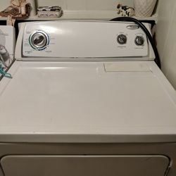 Nice WhiteWhilpool Dryer. I Think The Belt Is Broke Because The Drum Stop Going Around