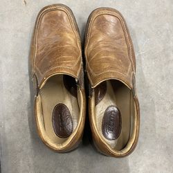 Men’s Slip On Shoes. Size 10.